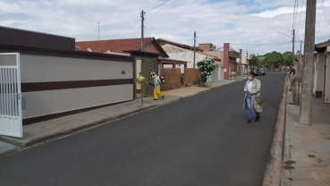 Foto 17: Saúde está realizando nebulização em locais públicos e casas