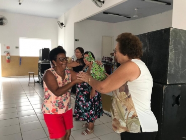 Foto 10: Terceira Idade promove encontro para confraternização ao Final de Ano