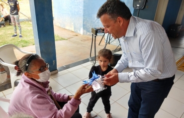 Foto 2: Mamães em destaque: Guri participa de homenagem