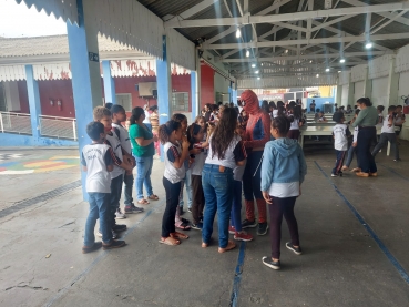 Foto 52: Trio Elétrico e personagens visitam Escolas e Creches municipais em comemoração à semana das crianças