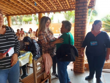 Foto 45: Grupo atendido pelo CRAS participa de passeio em Hotel Fazenda