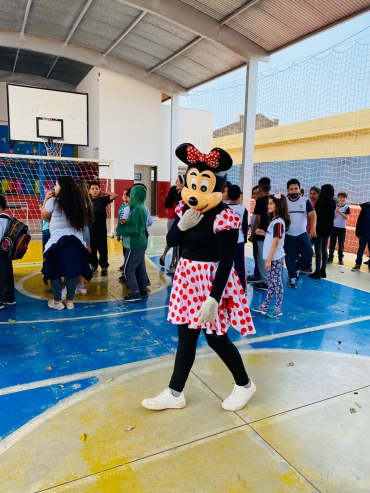 Foto 80: Trio Elétrico e personagens visitam Escolas e Creches municipais em comemoração à semana das crianças