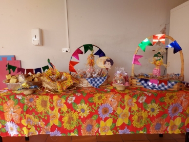 Foto 56: Quadrilha anima Festa Julina do Centro Comunitário