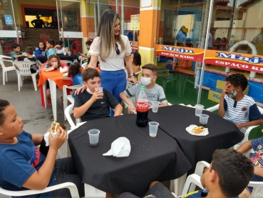 Foto 6: Lanchinho especial para alunos do Centro Comunitário