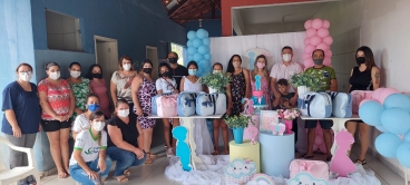 Foto 50: Entrega de Kit de enxoval de bebê para as futuras mamães atendidas pelos programas do CRAS