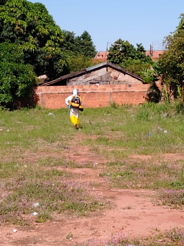 Foto 18: Saúde está realizando nebulização em locais públicos e casas