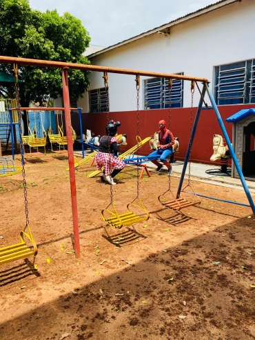 Foto 68: Trio Elétrico e personagens visitam Escolas e Creches municipais em comemoração à semana das crianças