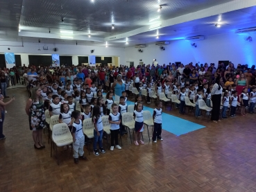 Foto 21: Encanto e Beleza marcaram a noite de Formatura da Educação Infantil Municipal de Quatá