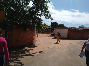 Foto 20: Saúde está realizando nebulização em locais públicos e casas