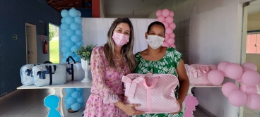 Foto 26: Entrega de Kit de enxoval de bebê para as futuras mamães atendidas pelos programas do CRAS