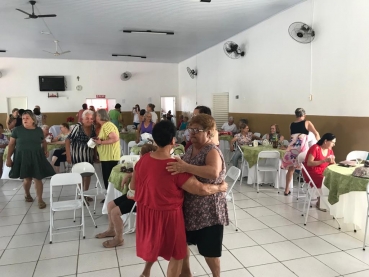 Foto 13: Terceira Idade promove encontro para confraternização ao Final de Ano