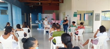 Foto 44: Entrega de Kit de enxoval de bebê para as futuras mamães atendidas pelos programas do CRAS