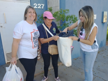 Foto 26: Campanha de Inverno arrecada centenas de roupas e cobertores