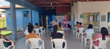 Foto 46: Entrega de Kit de enxoval de bebê para as futuras mamães atendidas pelos programas do CRAS