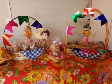 Foto 48: Quadrilha anima Festa Julina do Centro Comunitário