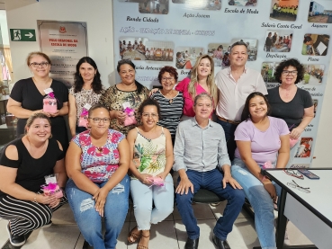 Foto 41: Mulheres funcionárias municipais recebem um carinho especial ao Dia da Mulher