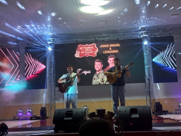Foto 13: Dupla de Mirassol vence o IV Festival de Música Sertaneja Regional de Quatá