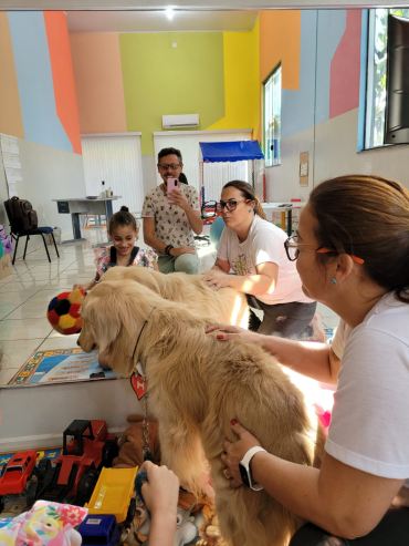 Foto 7: Centrinho - Batendo Asas desenvolve Projeto de Zooterapia