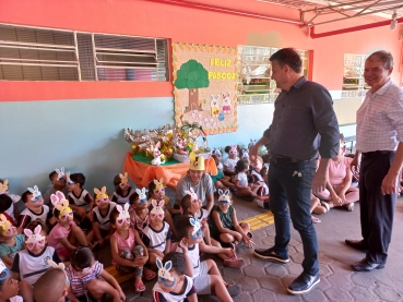 Foto 39: Entrega de ovos de Páscoa