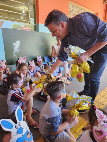 Foto 7: Entrega de ovos de Páscoa