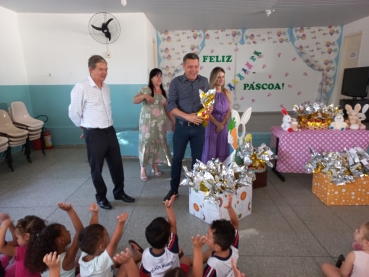 Foto 47: Entrega de ovos de Páscoa