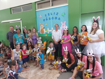 Foto 45: Entrega de ovos de Páscoa