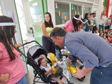 Foto 37: Entrega de ovos de Páscoa