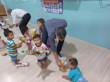 Foto 50: Entrega de ovos de Páscoa