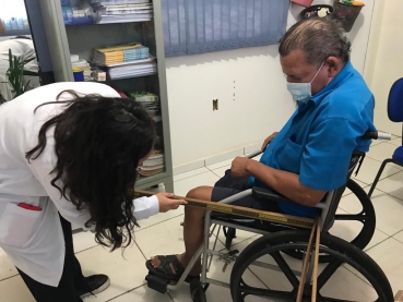 Foto 20: CER II anexo à Lumen et Fides realiza atendimento em Quatá para avaliar pacientes que necessitam de cadeiras de rodas, banho e motorizada