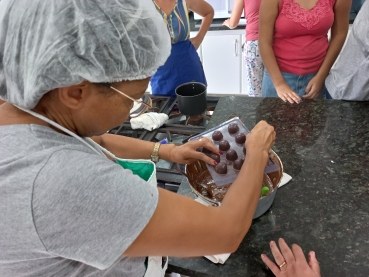 Foto 60: Delícias Gastronômicas - Aulas de Bolos Caseiros e Ovos de Páscoa