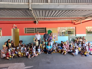 Foto 43: Entrega de ovos de Páscoa