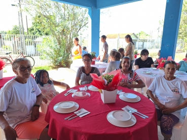 Foto 9: Cras promove tarde especial para comemorar o Dia das Mães