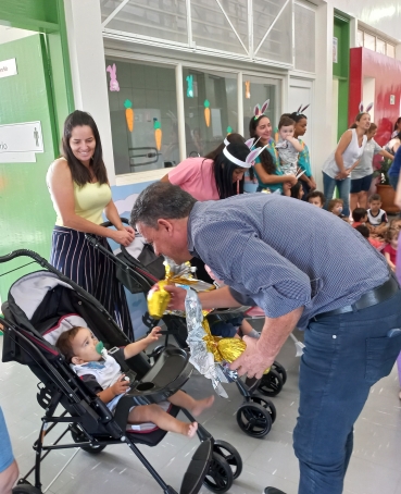 Foto 44: Entrega de ovos de Páscoa