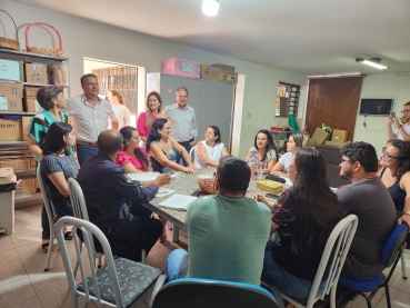 Foto 5: Mulheres funcionárias municipais recebem um carinho especial ao Dia da Mulher