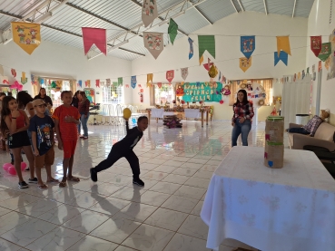 Foto 9:  Festa Junina do grupo Criança Feliz - Centro Comunitário 