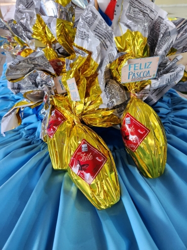 Foto 2: Entrega de ovos de Páscoa