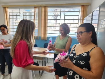 Foto 30: Mulheres funcionárias municipais recebem um carinho especial ao Dia da Mulher