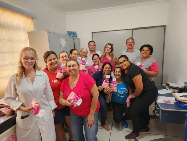 Foto 33: Mulheres funcionárias municipais recebem um carinho especial ao Dia da Mulher