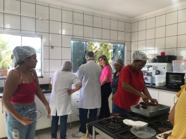 Foto 97: Delícias Gastronômicas - Aulas de Bolos Caseiros e Ovos de Páscoa