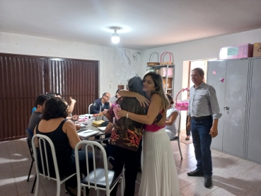 Foto 3: Mulheres funcionárias municipais recebem um carinho especial ao Dia da Mulher