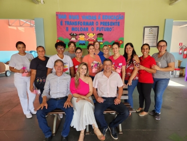 Foto 49: Mulheres funcionárias municipais recebem um carinho especial ao Dia da Mulher