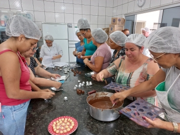 Foto 56: Delícias Gastronômicas - Aulas de Bolos Caseiros e Ovos de Páscoa