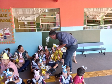Foto 42: Entrega de ovos de Páscoa