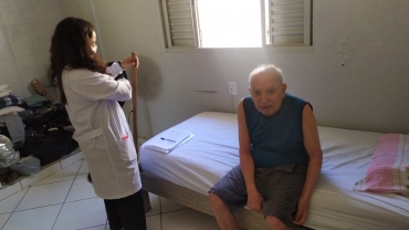 Foto 19: CER II anexo à Lumen et Fides realiza atendimento em Quatá para avaliar pacientes que necessitam de cadeiras de rodas, banho e motorizada