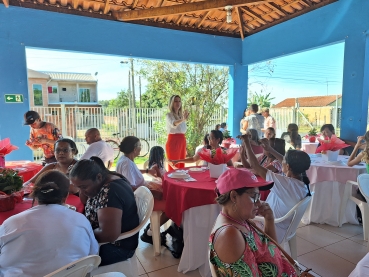 Foto 21: Cras promove tarde especial para comemorar o Dia das Mães