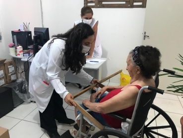 Foto 1: CER II anexo à Lumen et Fides realiza atendimento em Quatá para avaliar pacientes que necessitam de cadeiras de rodas, banho e motorizada