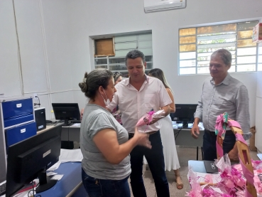 Notícia Mulheres funcionárias municipais recebem um carinho especial ao Dia da Mulher