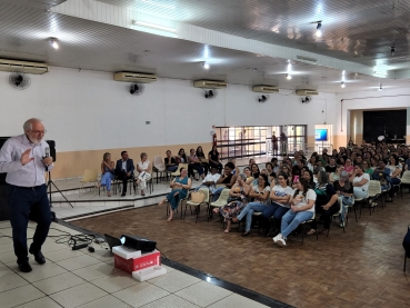 Foto 4: Neurociência é tema de palestra do 1º Seminário de 2023 realizado pela Educação