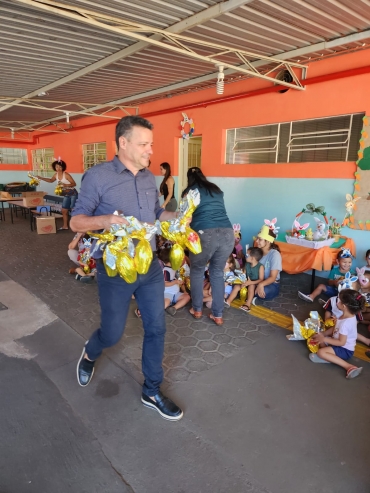 Foto 13: Entrega de ovos de Páscoa