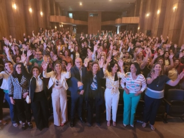 Foto 1: Primeira-dama de Quatá participa do Encontro das primeiras-damas e presidentes de Fundo Social